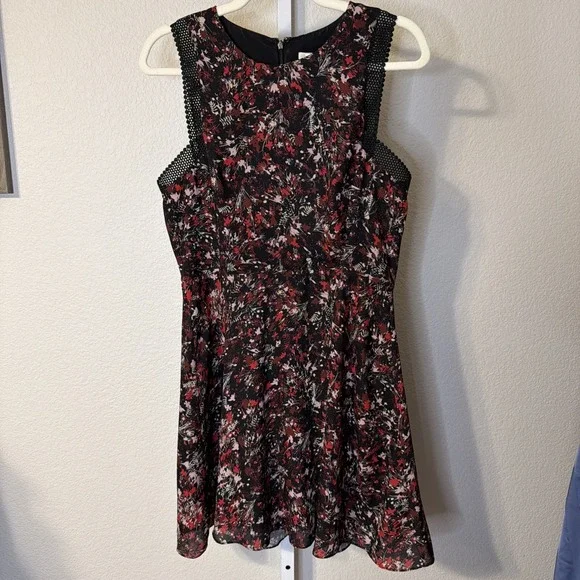 Reiss Floral Fit and Flare Mini Dress Black Red Crochet Trim USA 6 UK 10 - Picture 2 of 8